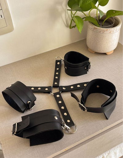 Inmovilizador en cruz con tachas