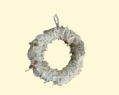 Rosca de tela con flores de tela