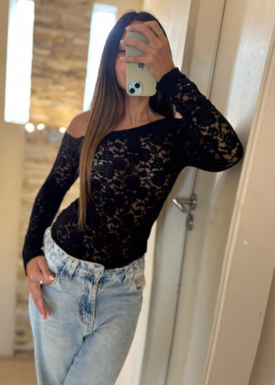 Top encaje hombro caido negro 