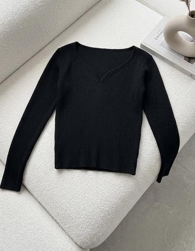 Sweater escote princesa negro