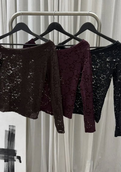 Top encaje hombro caido vino