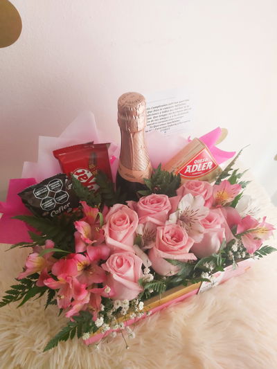 Box 6 rosas + Mini champagne 