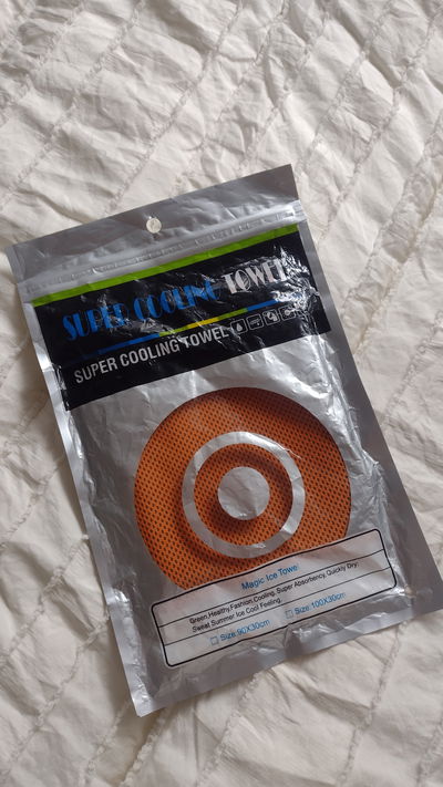 Toalla deportiva refrescante efecto frio color naranja