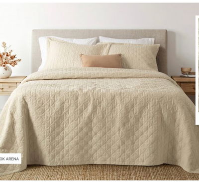 Cubrecama Queen con fundas - Alcoyana 
