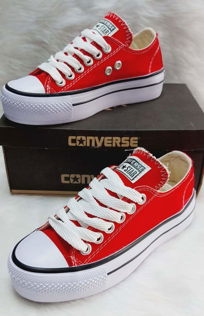 Zapatillas clasicas con plataforma rojas