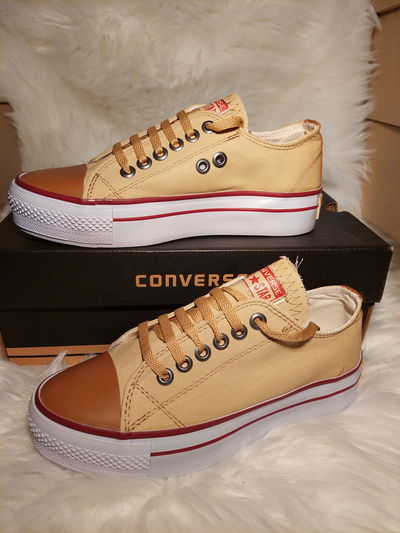 Zapatillas con plataforma Beige