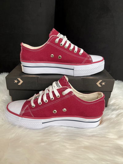 Zapatillas con plataforma Bordó