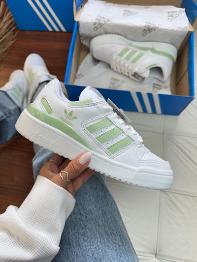Adidas Forum blancas con verde