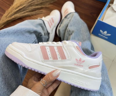 Adidas Forum blancas con rosa