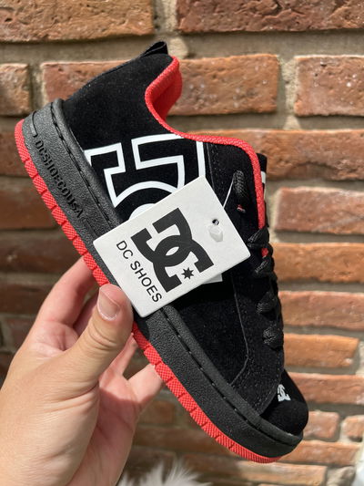 Zapatillas DC Court Graffik negras con rojo