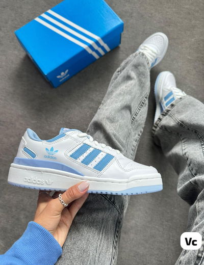 Adidas Forum blancas con rosa