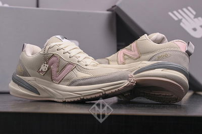 New Balance 990
