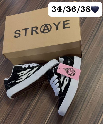 Straye Logan Puff negras