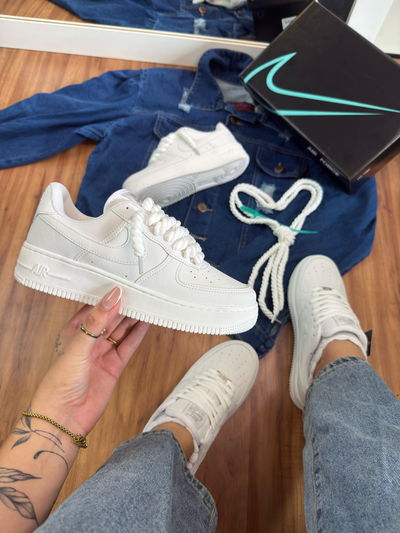 Nike Air Force blancas tradicionales cordones gruesos