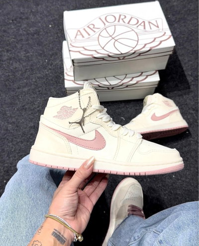 Nike Jordan mid botita