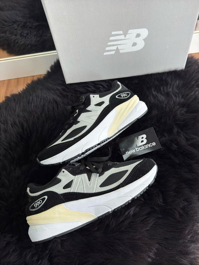 New Balance 990