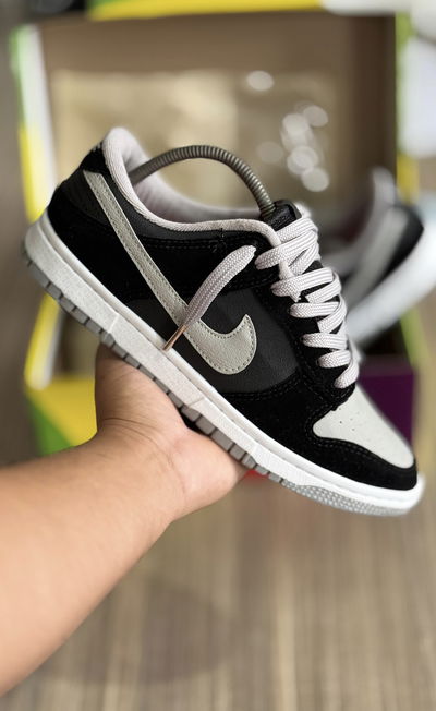 Nike Dunk SB negras con blanco 