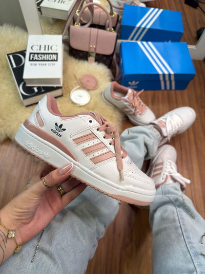 Adidas Forum blancas con rosado