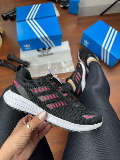 Adidas Adizero SL negras con fucsia