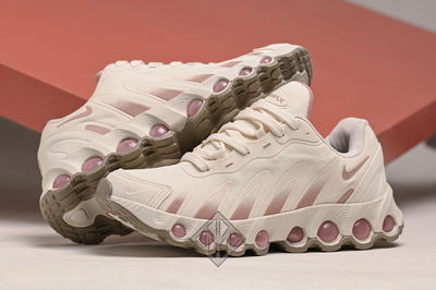 Nike Air Max DN8 beige