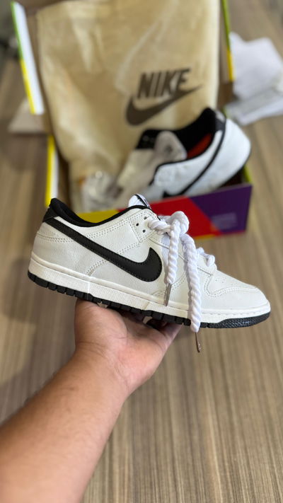 Nike Dunk SB blancas con negro