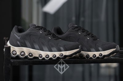 Nike Air Max DN8 negras