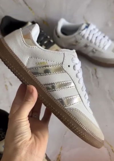 Adidas Samba tiras plateadas 