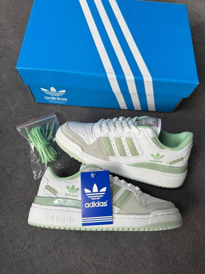 Adidas Forum blanca con verde