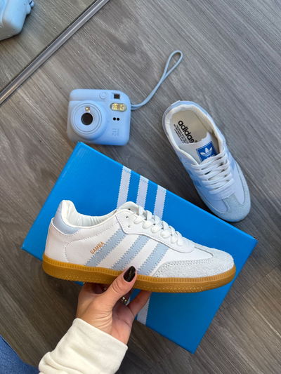 Adidas Samba con celeste