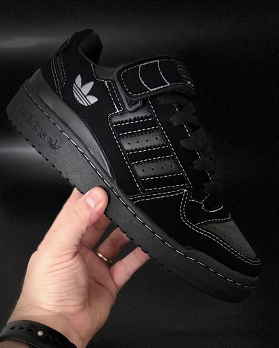 Adidas Forum negras total black con velcro