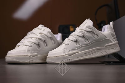 Adidas Osiris blancas 
