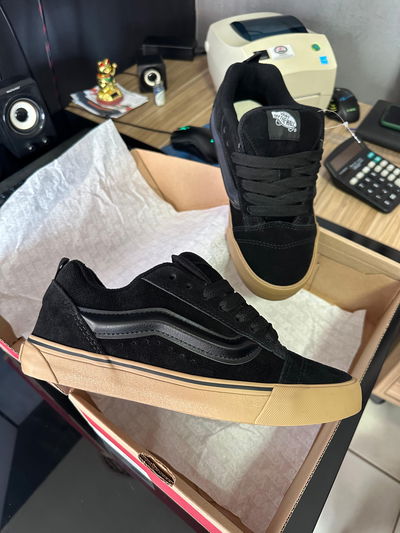 Vans KNU negra suela marrón G5