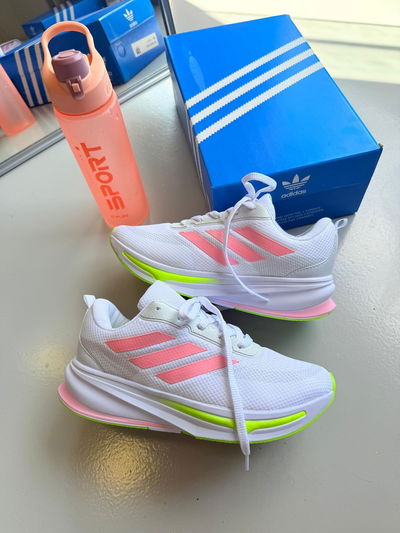 Adidas Supernova blanca con rosa
