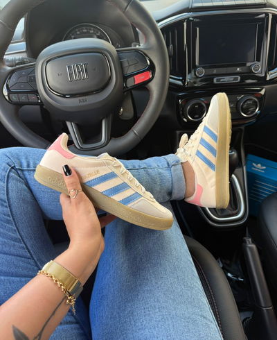 Adidas Gazelle Blanca con celeste 