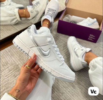 Nike Dunk blancas con plateado 