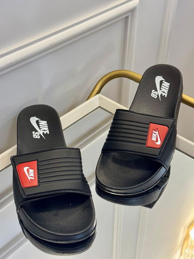 Ojotas Nike con abrojo