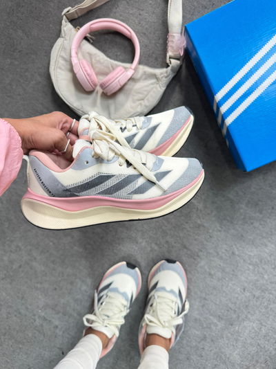 Adidas Adizero Boston gris con rosa 
