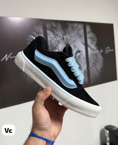 Vans KNU negro con celeste 