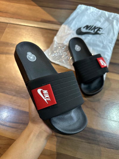 Ojotas Nike con abrojo
