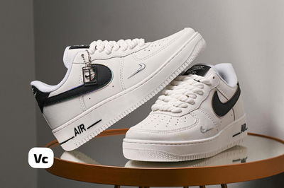 Nike Air Force blancas pipa negra