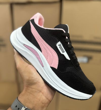Puma negra con rosa