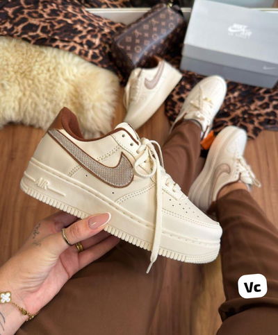 Nike Air Force beige