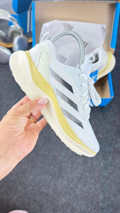 Adidas Adizero Boston blancas con amarillo 