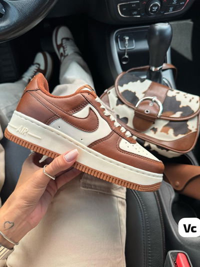 Nike Air Force marrón 