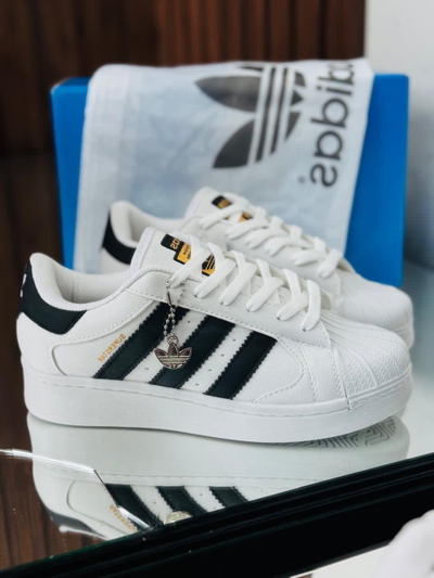 Adidas Superstar con plataforma 