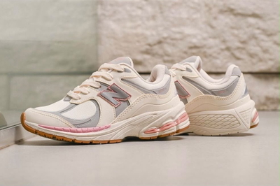 New Balance 2002R