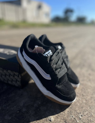 Vans Hylane negras nacionales 