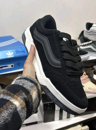 Vans Hylane nacionales