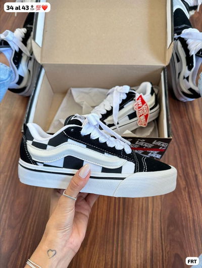 Zapatillas Vans KNU negras a cuadros