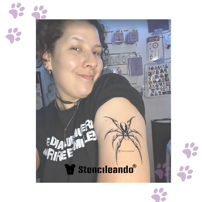 Tatuaje temporal Cazzu nena trampa araña 
